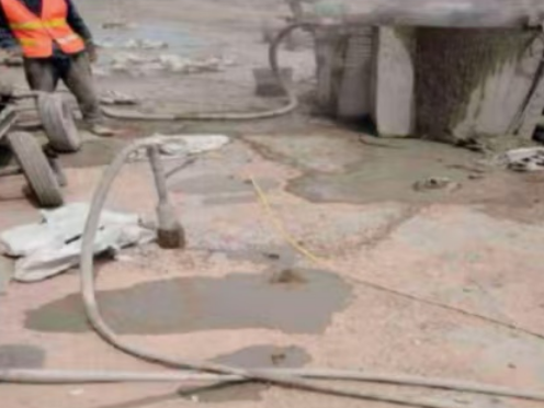 拉萨水泥混凝土路面板底注浆技术 路面脱空注浆整治方案